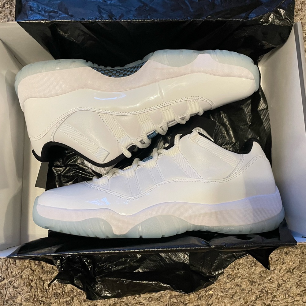 Air Jordan 11 Low Legend Blue Size 9